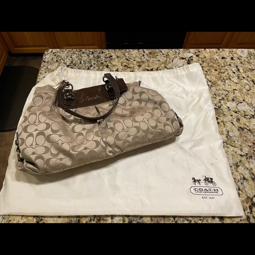 Like new Authentic Coach - Picture 7 of 9